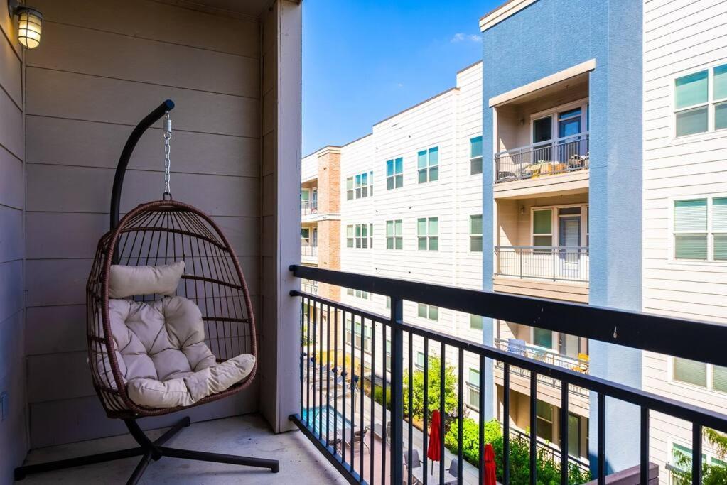 Apartment Chic King Bed Desk W/ Pool San Antonio